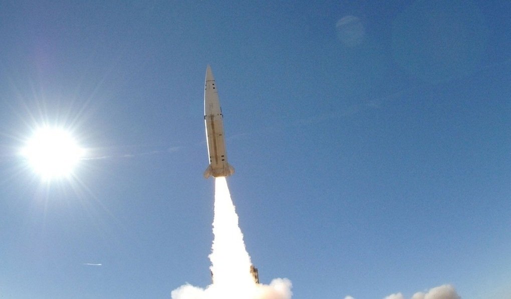 ATACMS missiles rained down on Crimea, Russian air defenses continuously shot them down