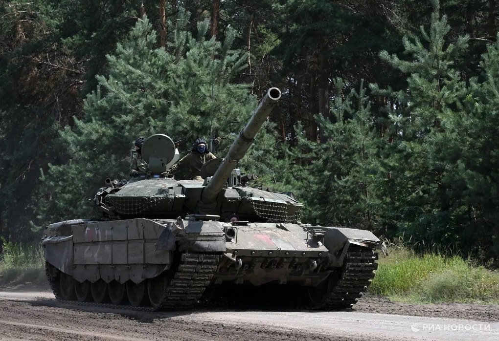 Russian T-90M tanks set an unprecedented record, destroying Ukrainian ships on the river