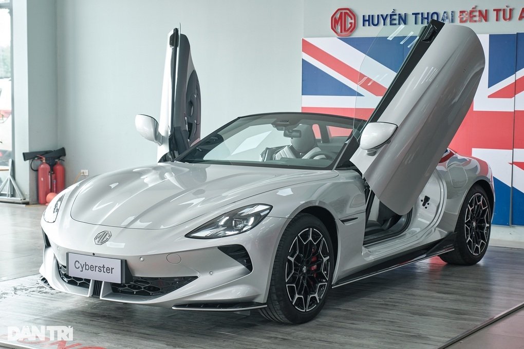 The dealer revealed that MG Cyberster will open for sale in Vietnam, the price can be up to 2 billion VND 2